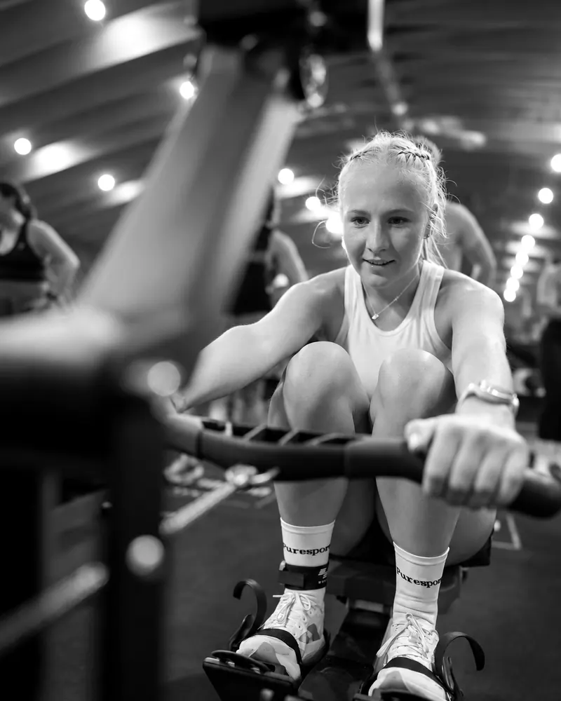 Maia, personal trainer, training on the rower